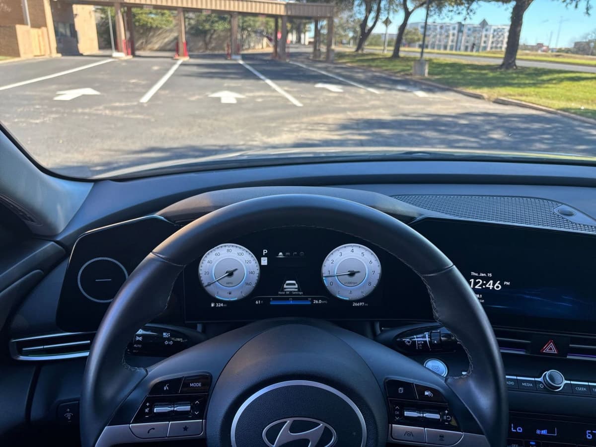 2025 Hyundai Elantra - Image 29