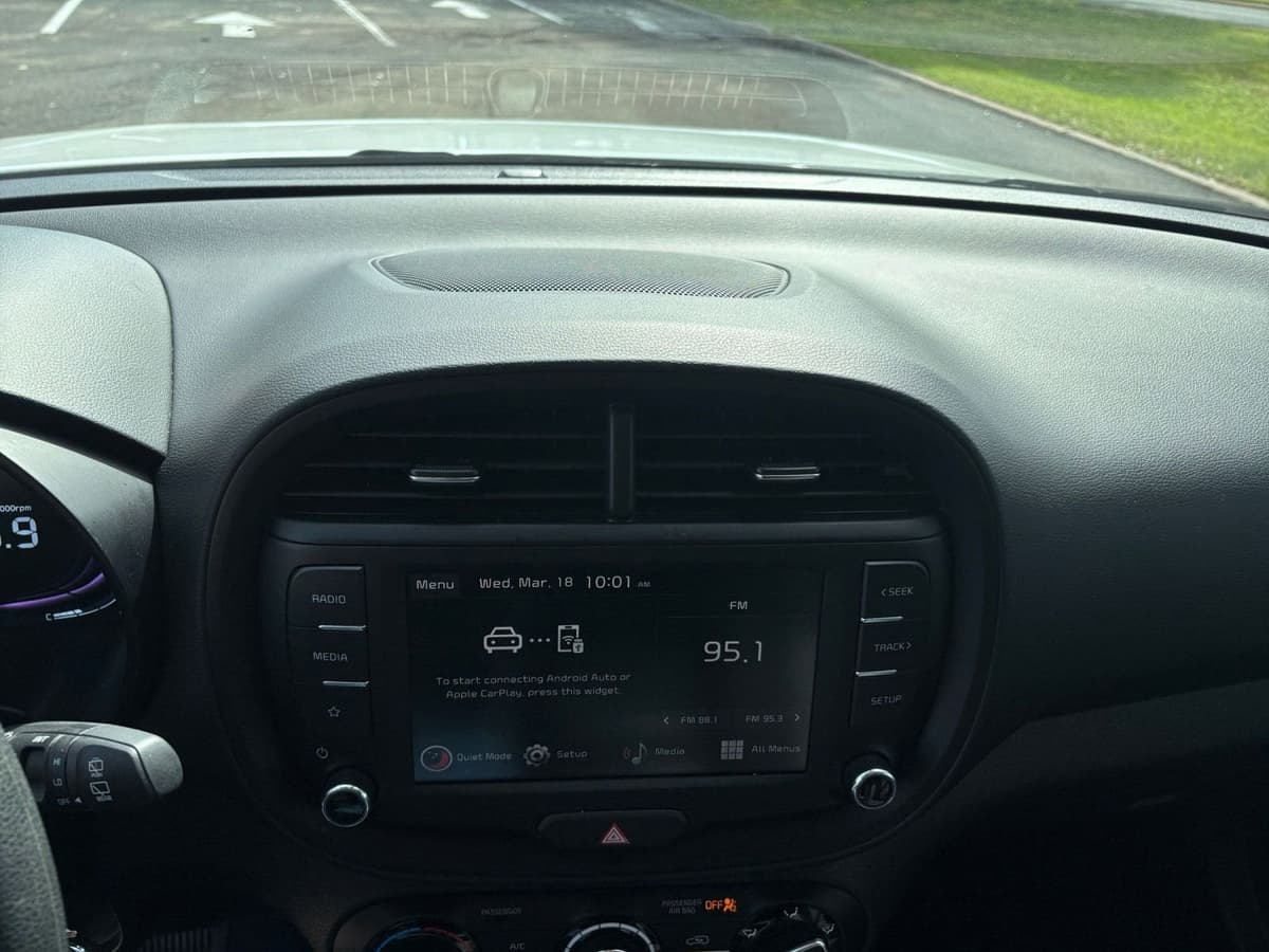 2025 Kia Soul - Image 17