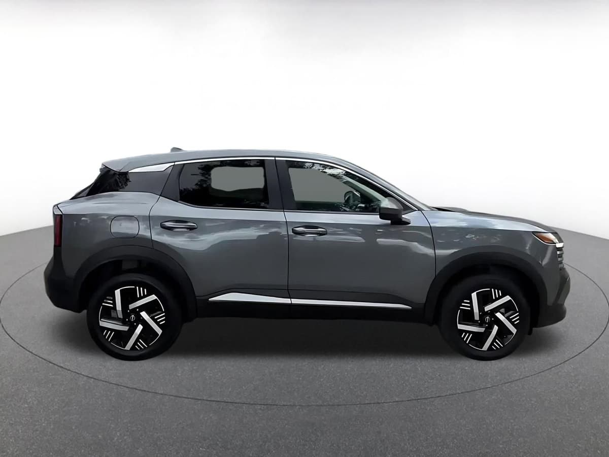 2025 Nissan Kicks - Image 16