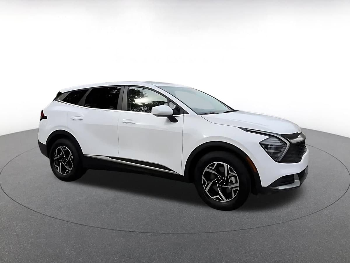 2025 Kia Sportage - Image 2