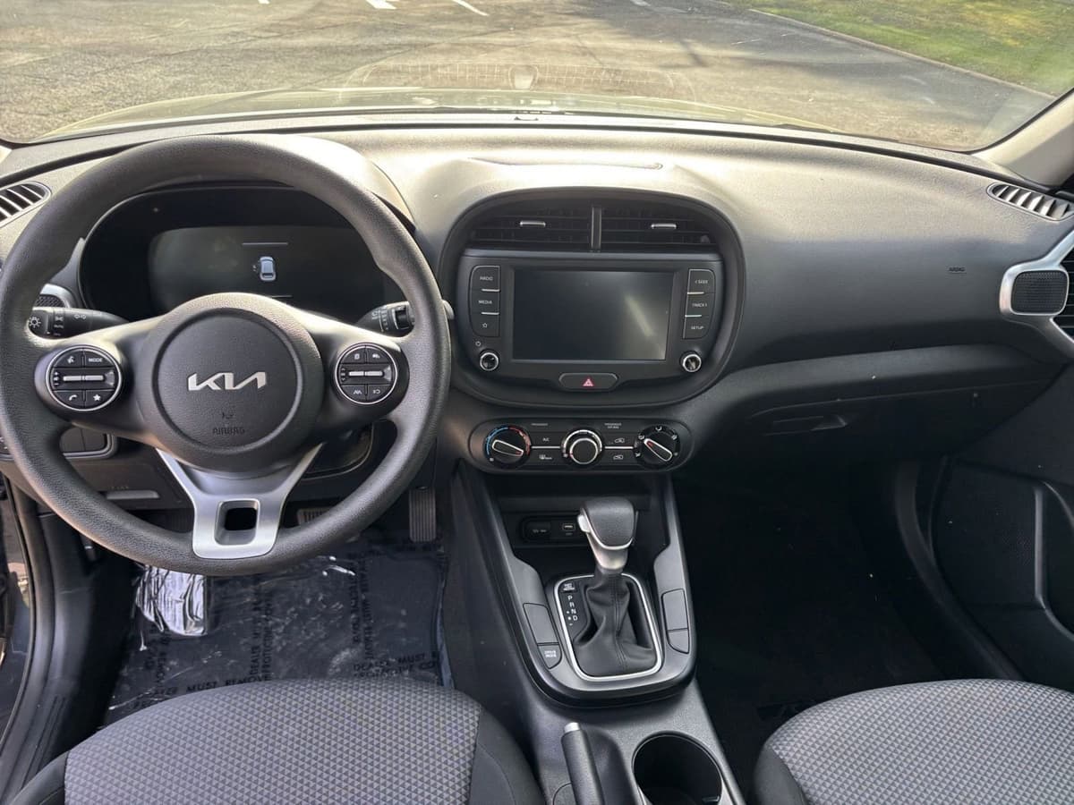 2025 Kia Soul - Image 28
