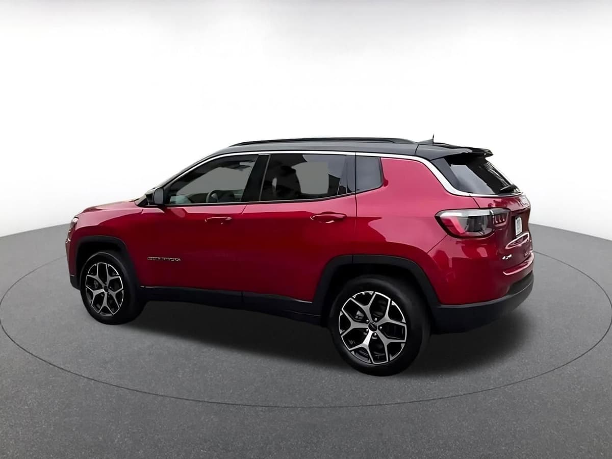 2025 Jeep Compass - Image 8