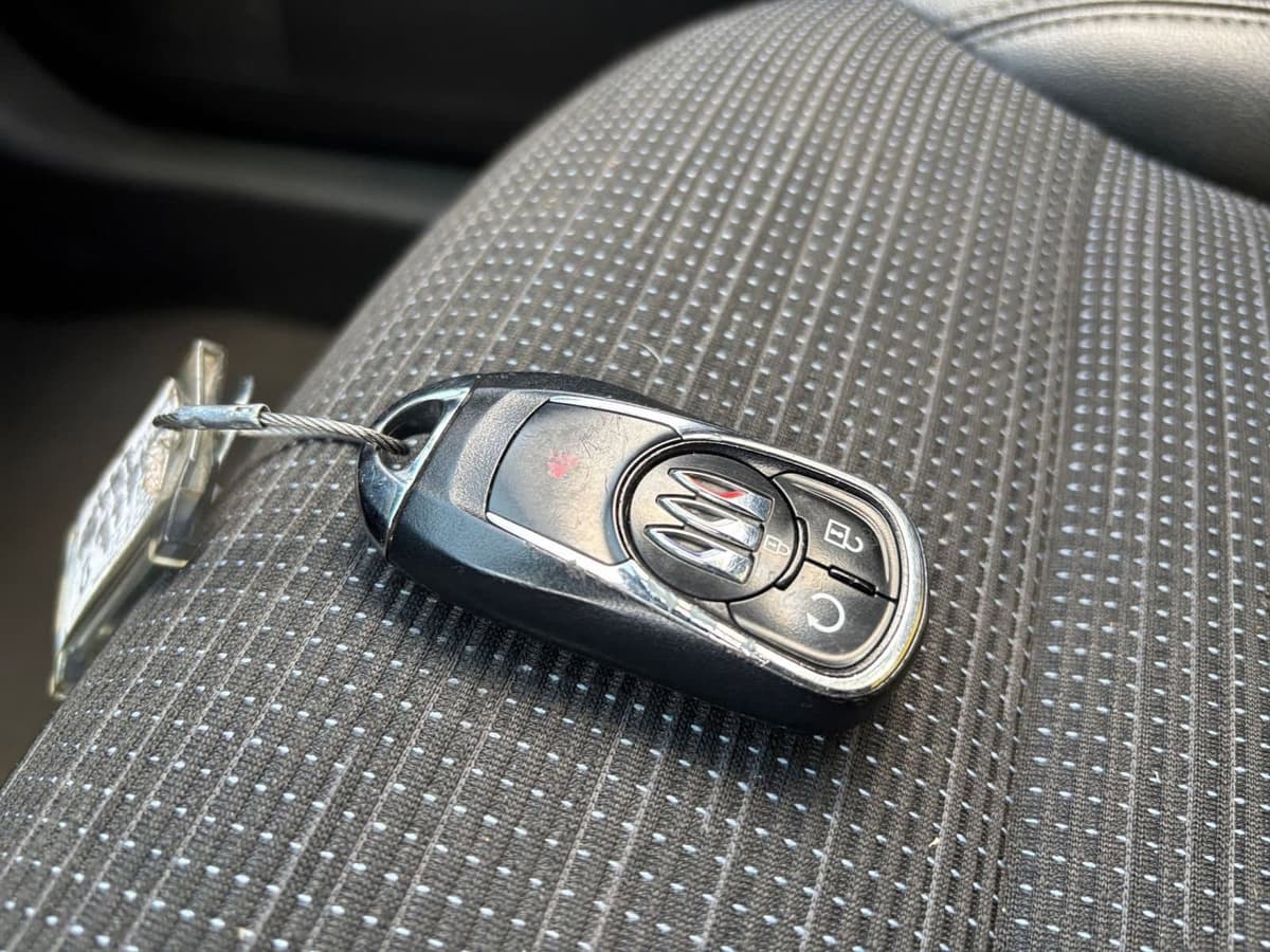 2025 Buick Envista - Image 18