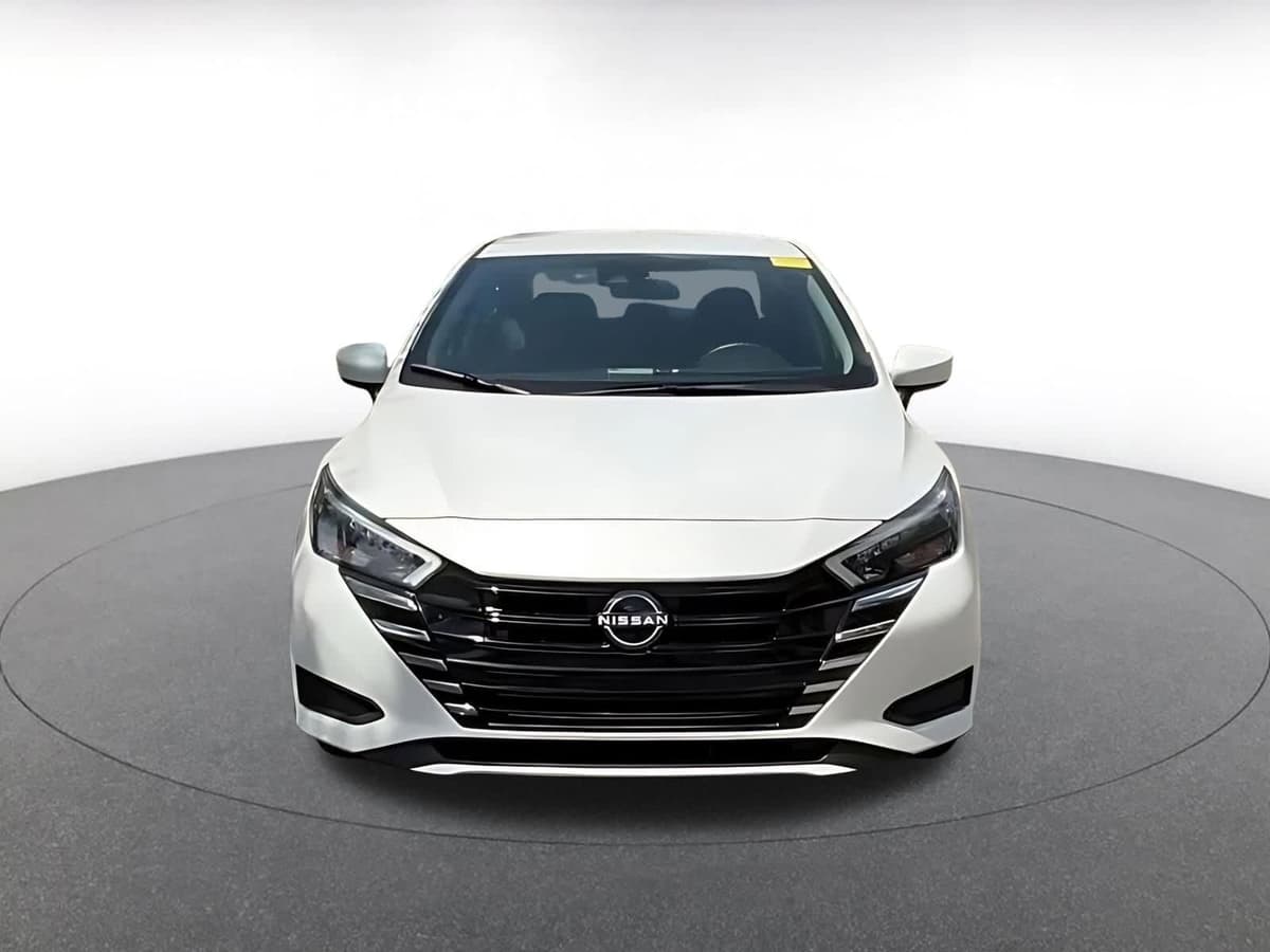 2025 Nissan Versa - Image 5