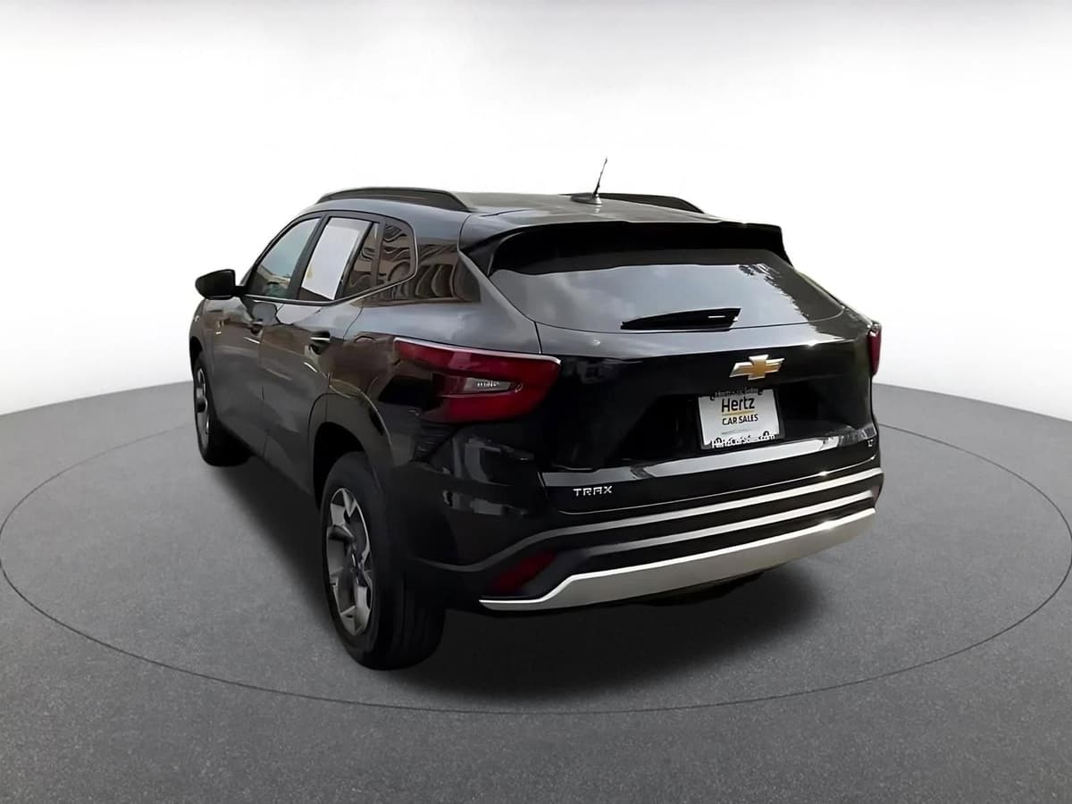 2025 Chevrolet Trax - Image 11