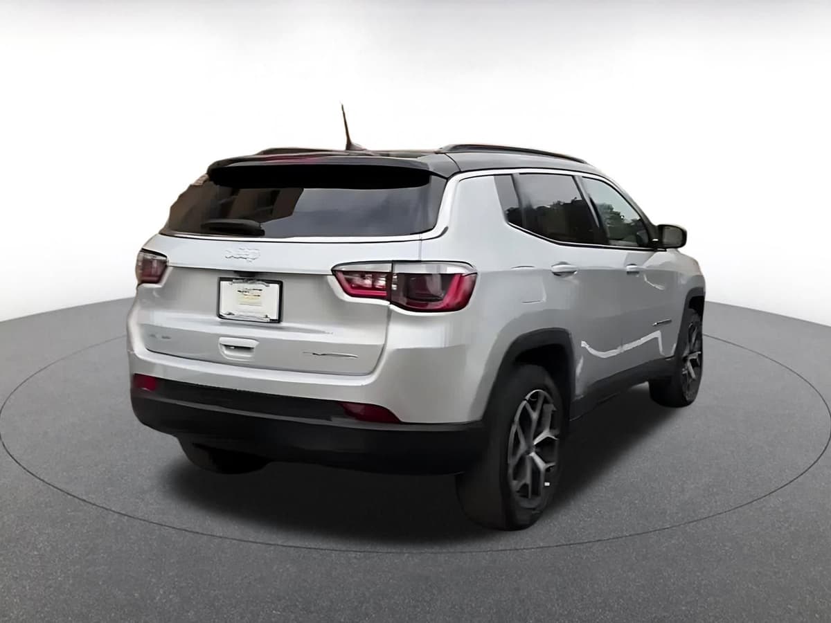 2025 Jeep Compass - Image 15