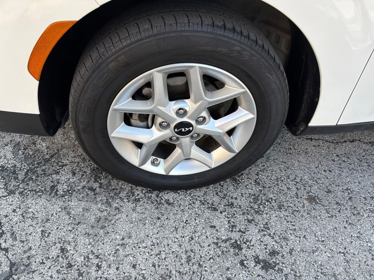 2025 Kia Soul - Image 25