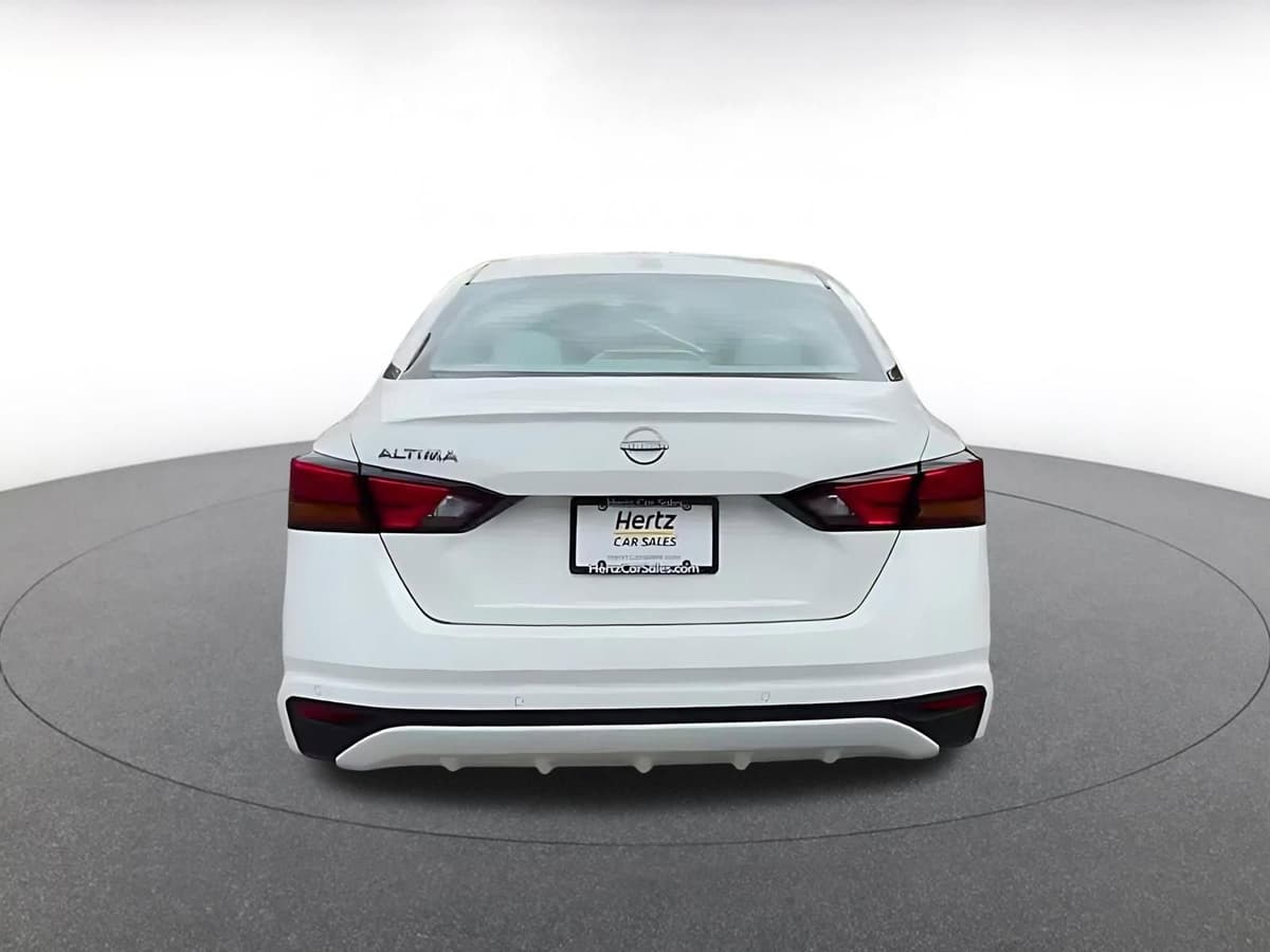 2025 Nissan Altima - Image 12