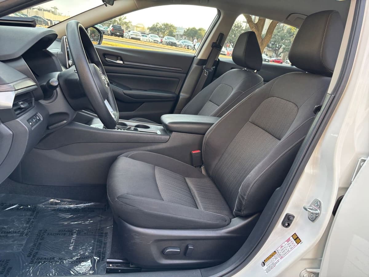 2025 Nissan Altima - Image 22