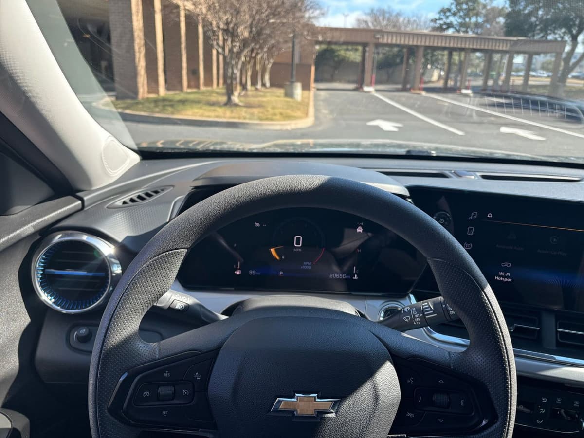 2025 Chevrolet Trax - Image 29