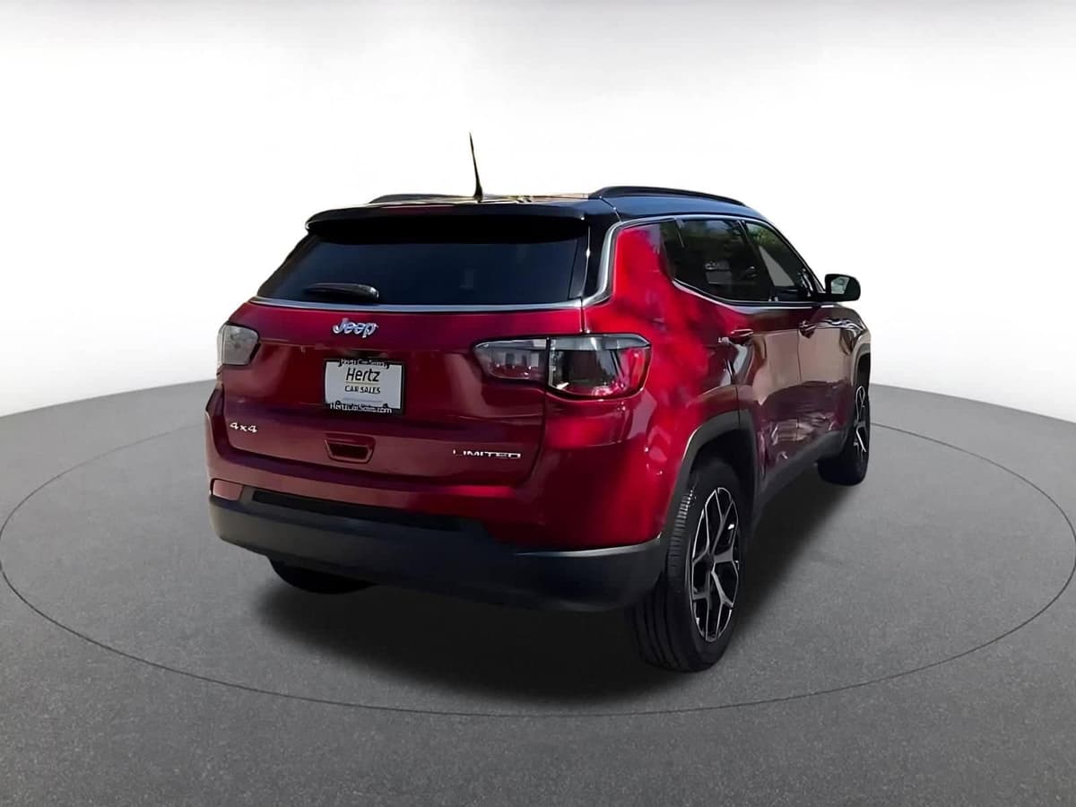 2025 Jeep Compass - Image 12