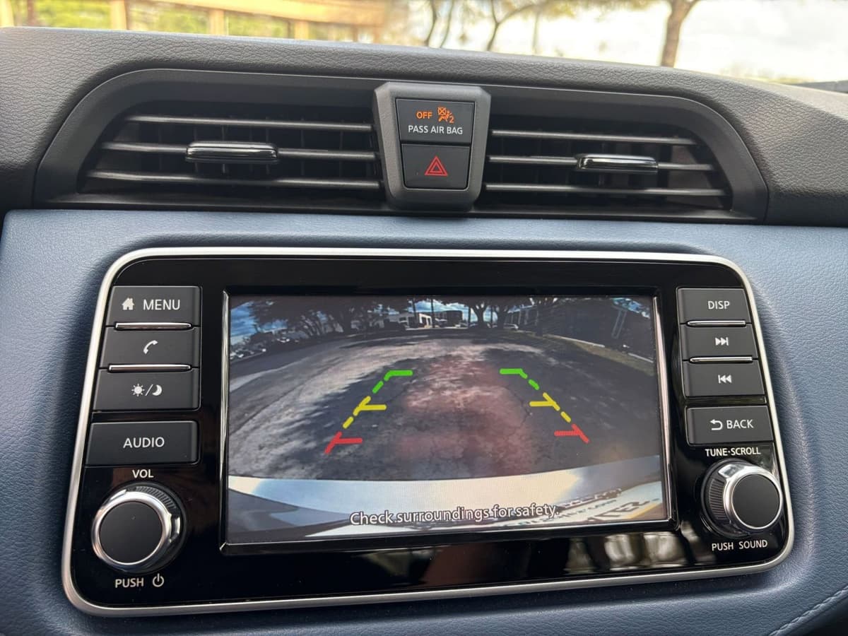 2025 Nissan Versa - Image 20