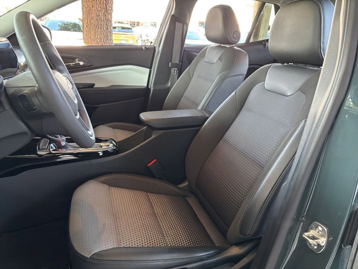 2025 Chevrolet Trax - Image 21