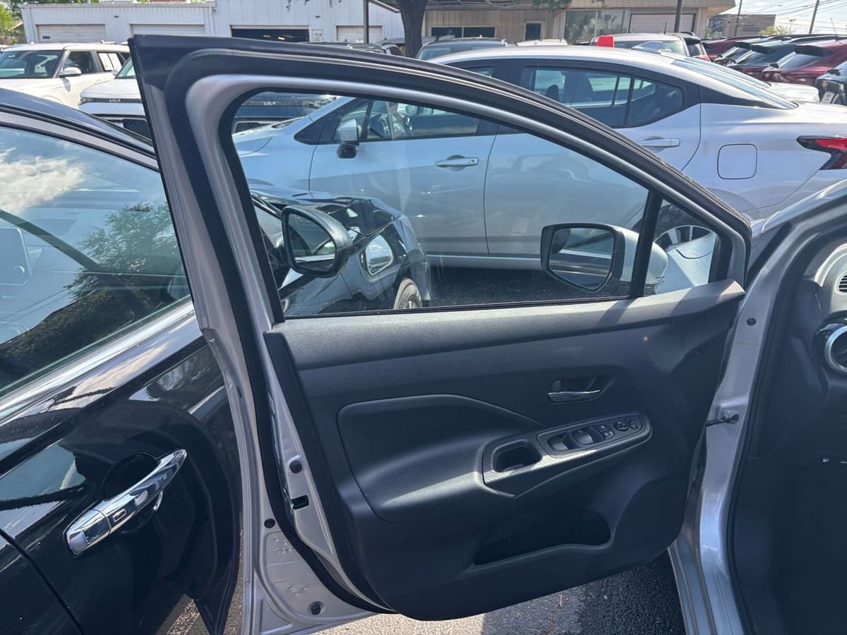 2025 Nissan Versa - Image 18