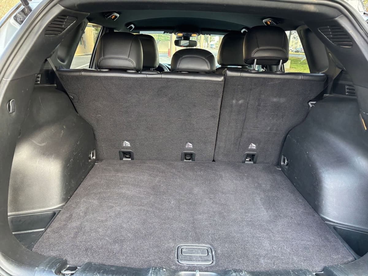 2025 Jeep Compass - Image 25