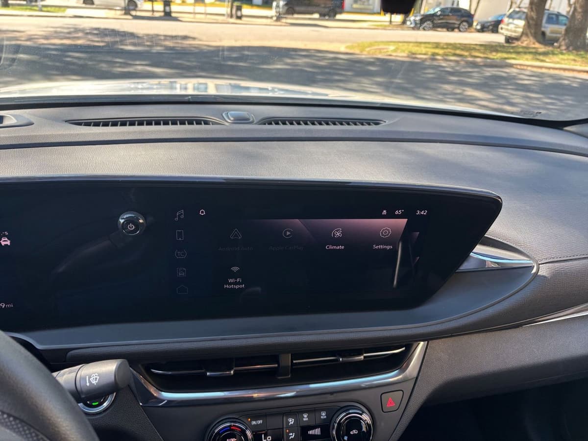 2025 Buick Envista - Image 17