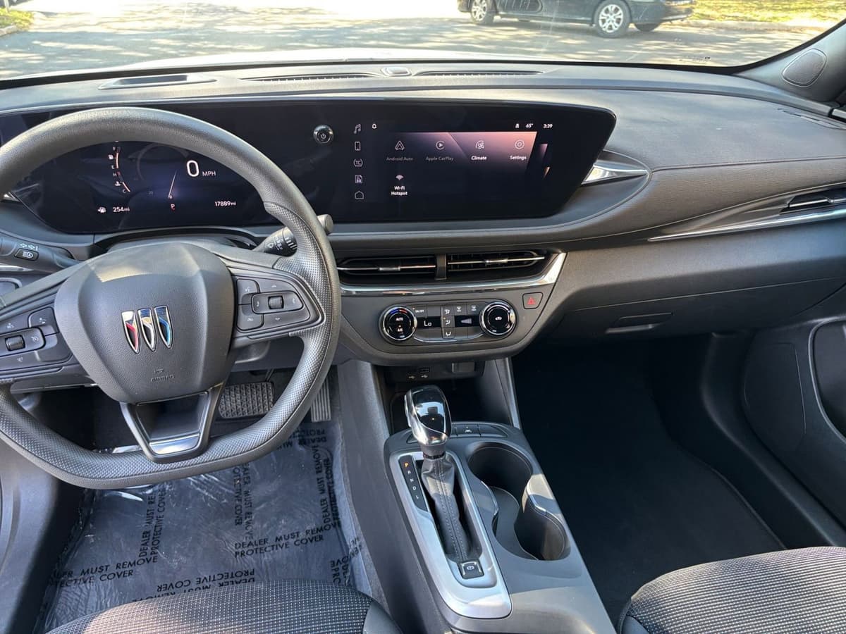 2025 Buick Envista - Image 28