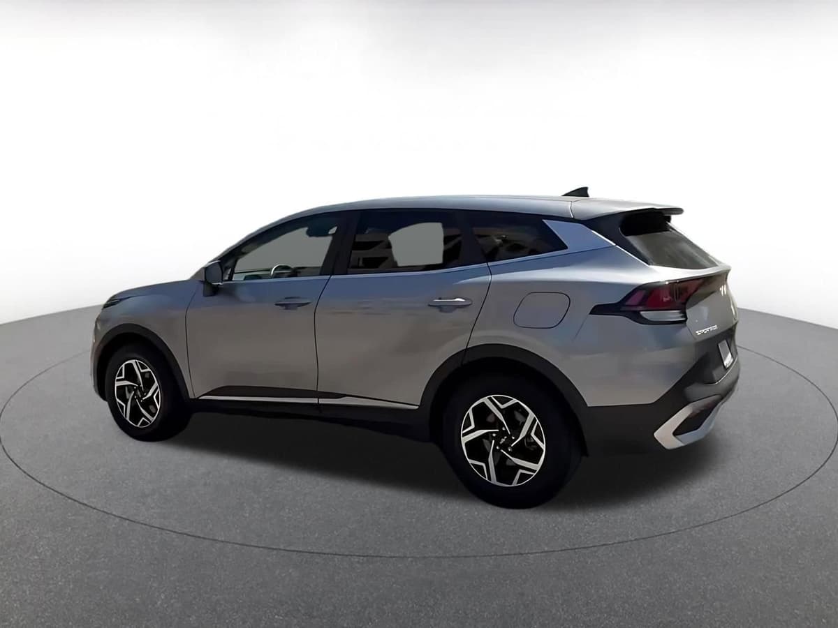 2025 Kia Sportage - Image 10