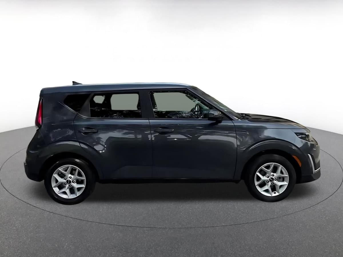 2025 Kia Soul - Image 16