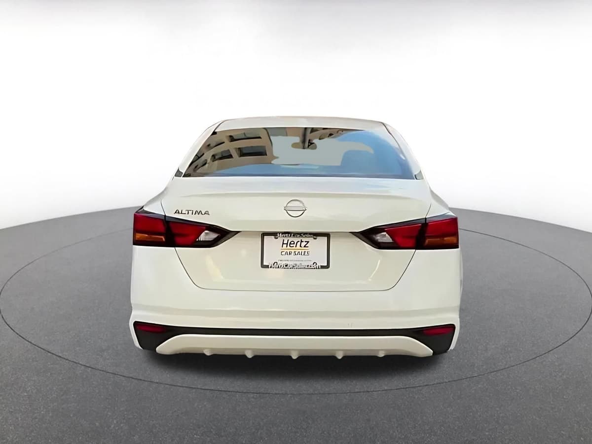 2025 Nissan Altima - Image 12