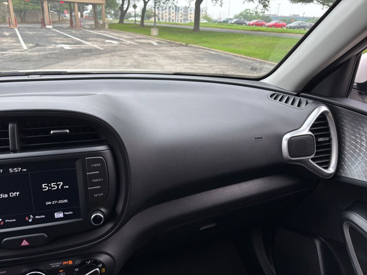 2025 Kia Soul - Image 30