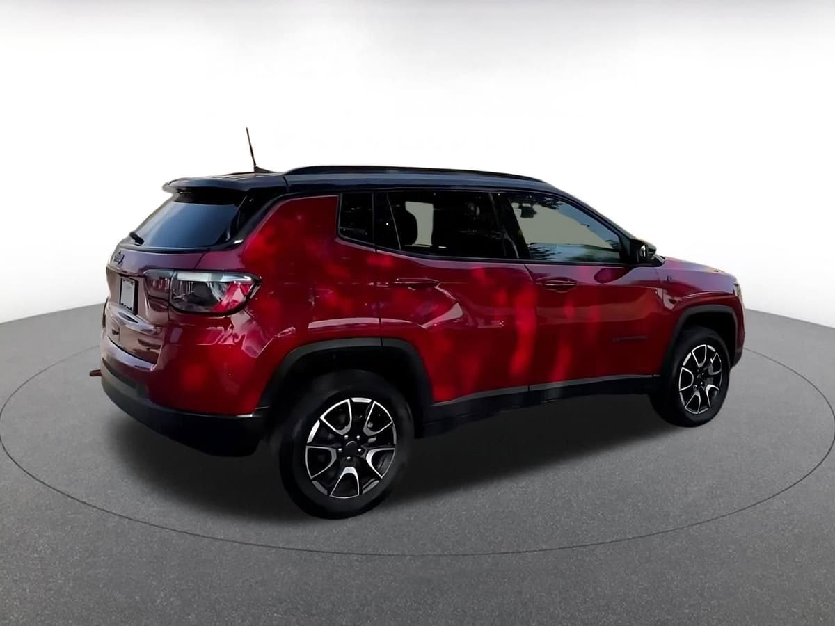 2025 Jeep Compass - Image 15