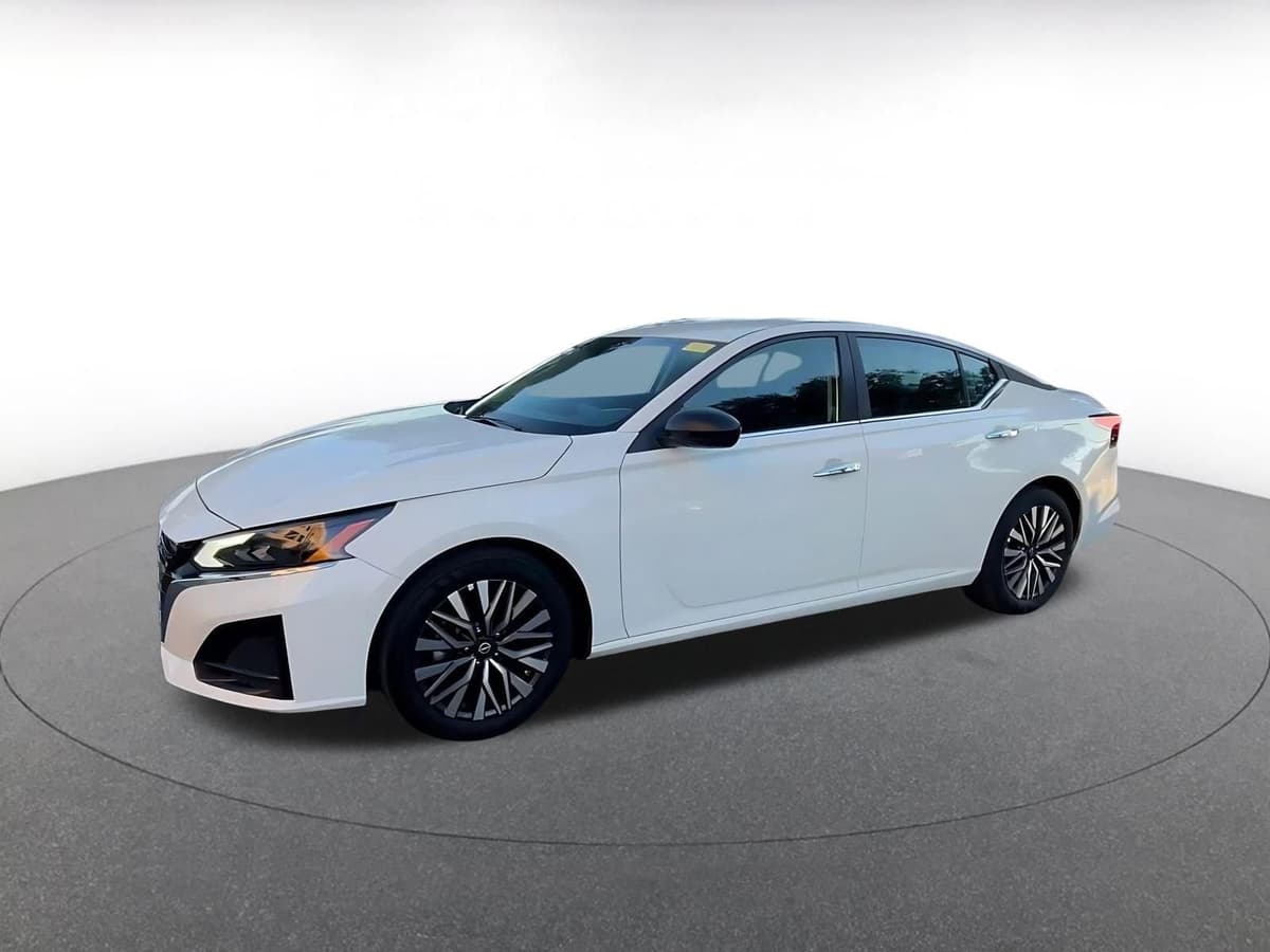 2025 Nissan Altima - Image 7