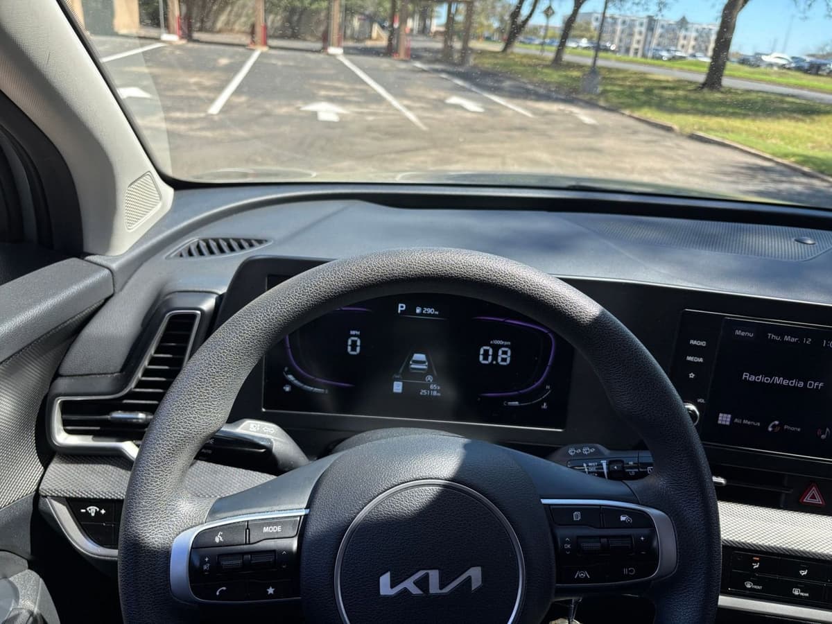 2025 Kia Sportage - Image 29