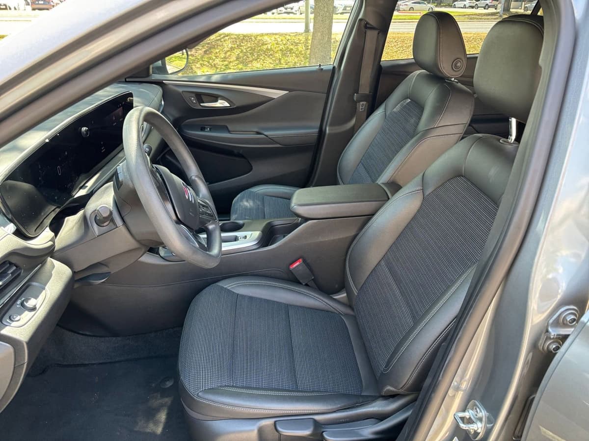 2025 Buick Envista - Image 33