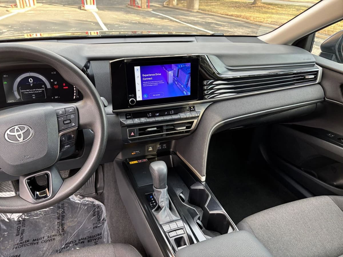2025 Toyota Camry - Image 30