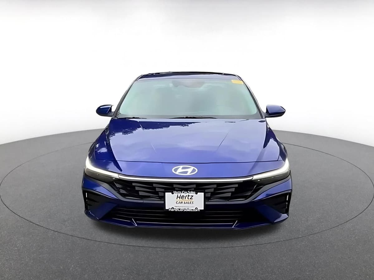 2025 Hyundai Elantra - Image 3