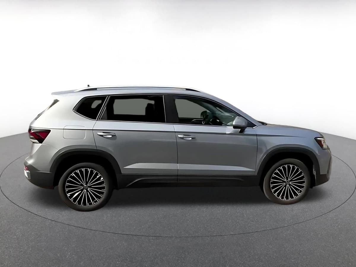 2025 Volkswagen Taos - Image 16