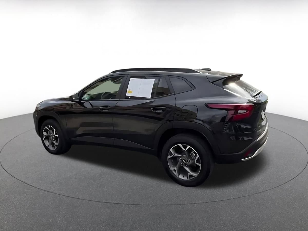 2025 Chevrolet Trax - Image 10