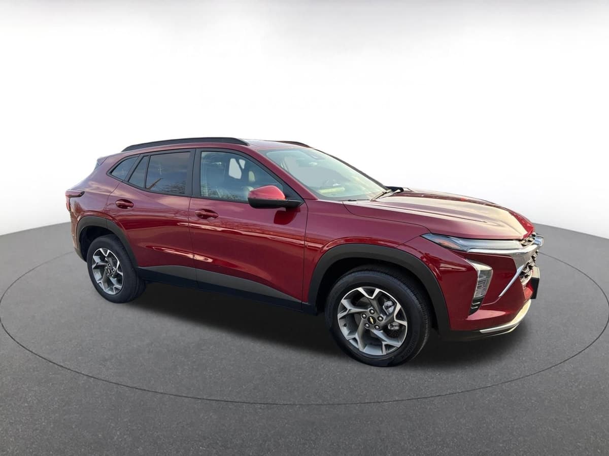 2025 Chevrolet Trax - Image 1