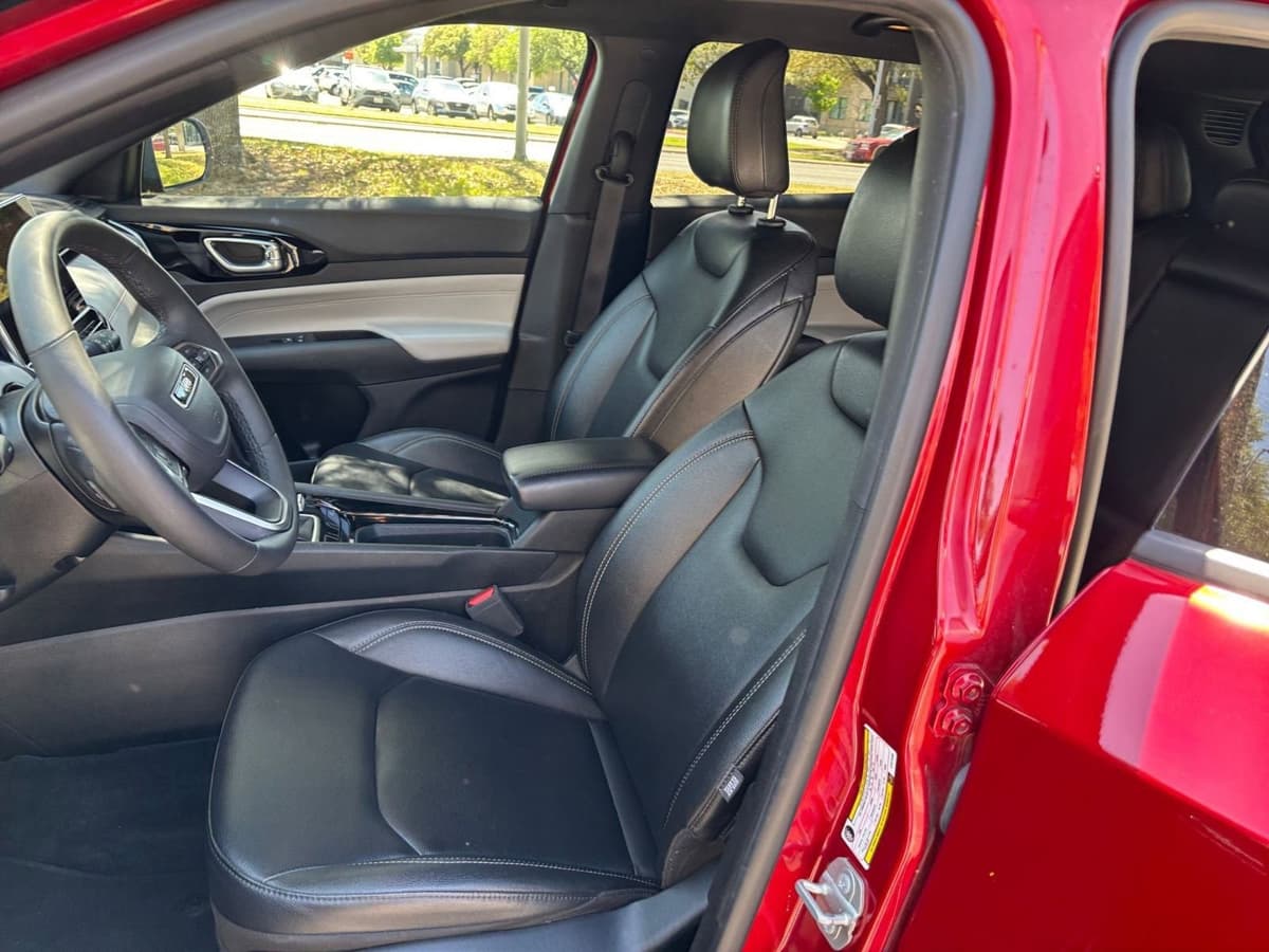 2025 Jeep Compass - Image 31