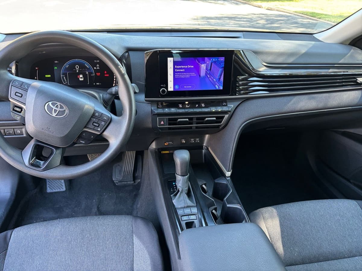 2025 Toyota Camry - Image 27