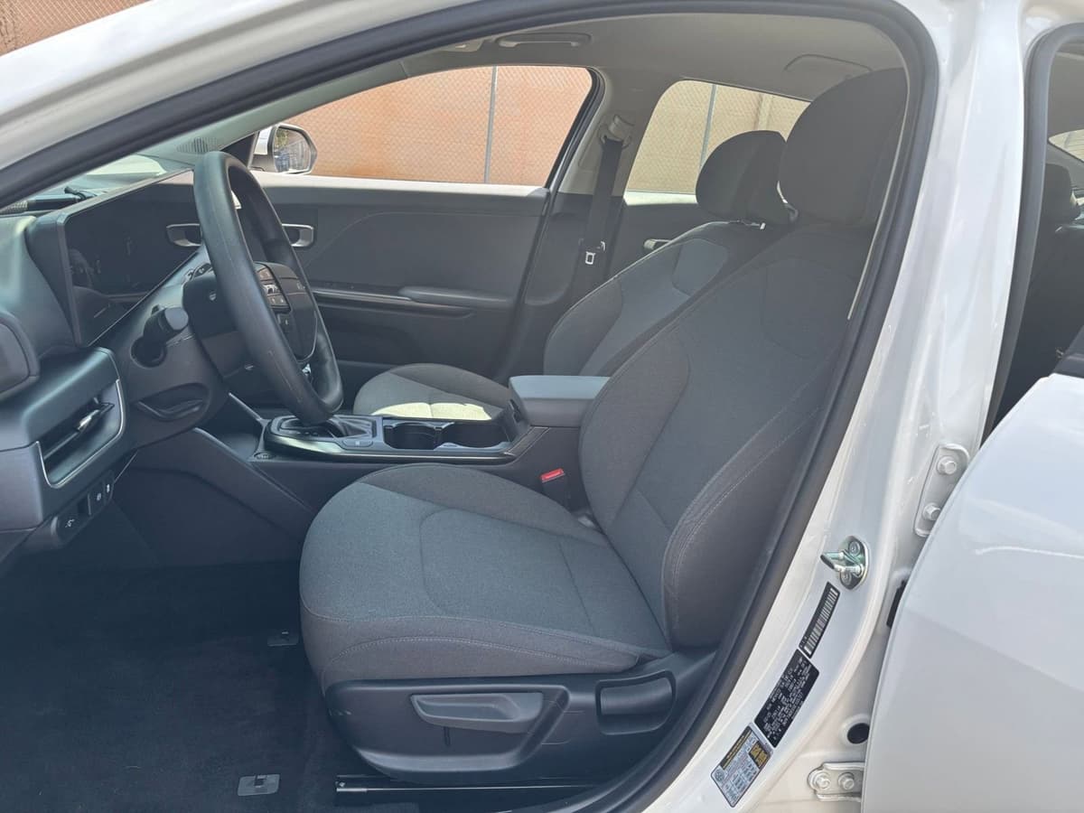 2025 Kia K4 - Image 22
