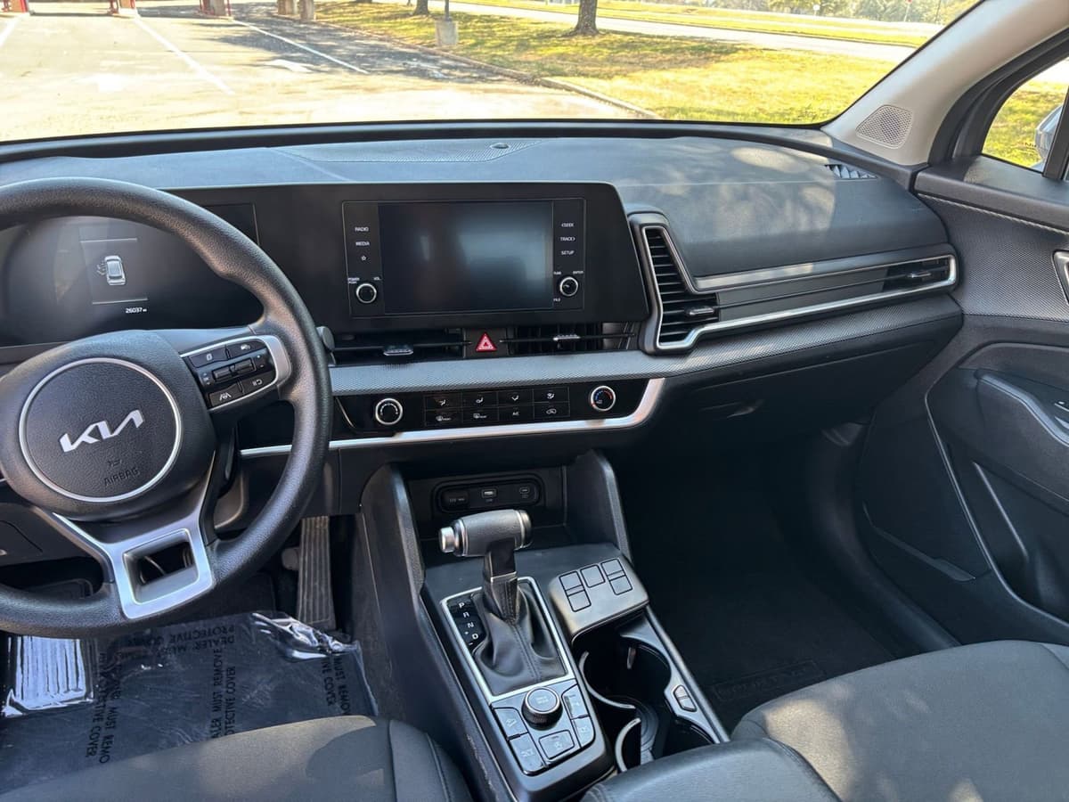 2025 Kia Sportage - Image 30