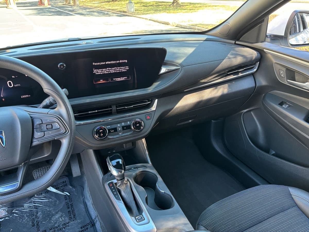 2025 Buick Envista - Image 30