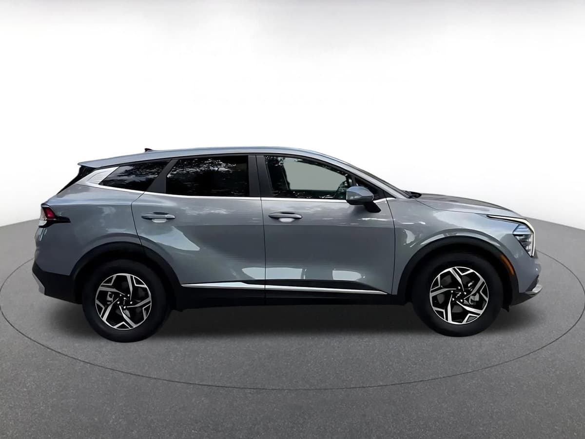 2025 Kia Sportage - Image 16