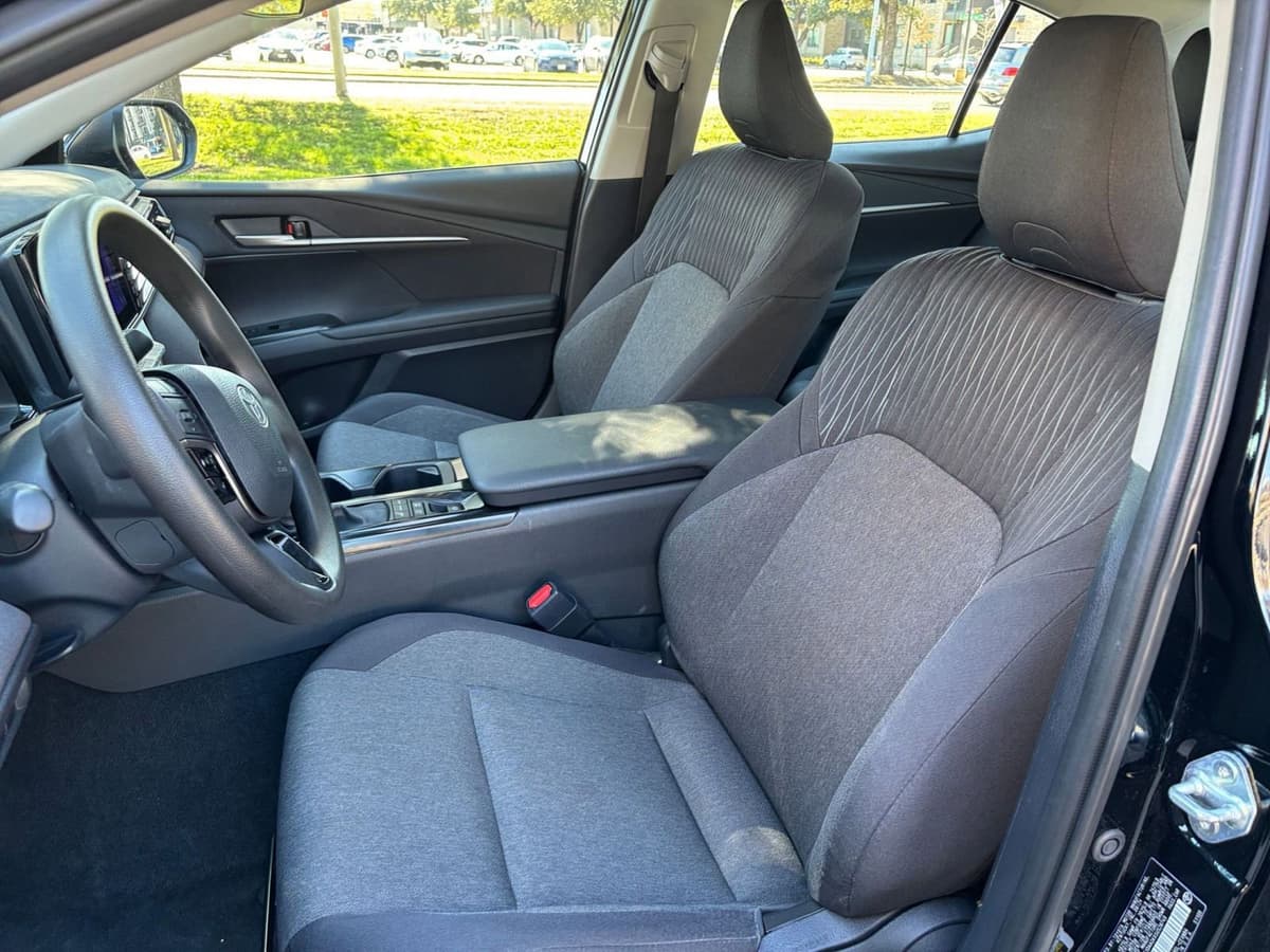 2025 Toyota Camry - Image 30