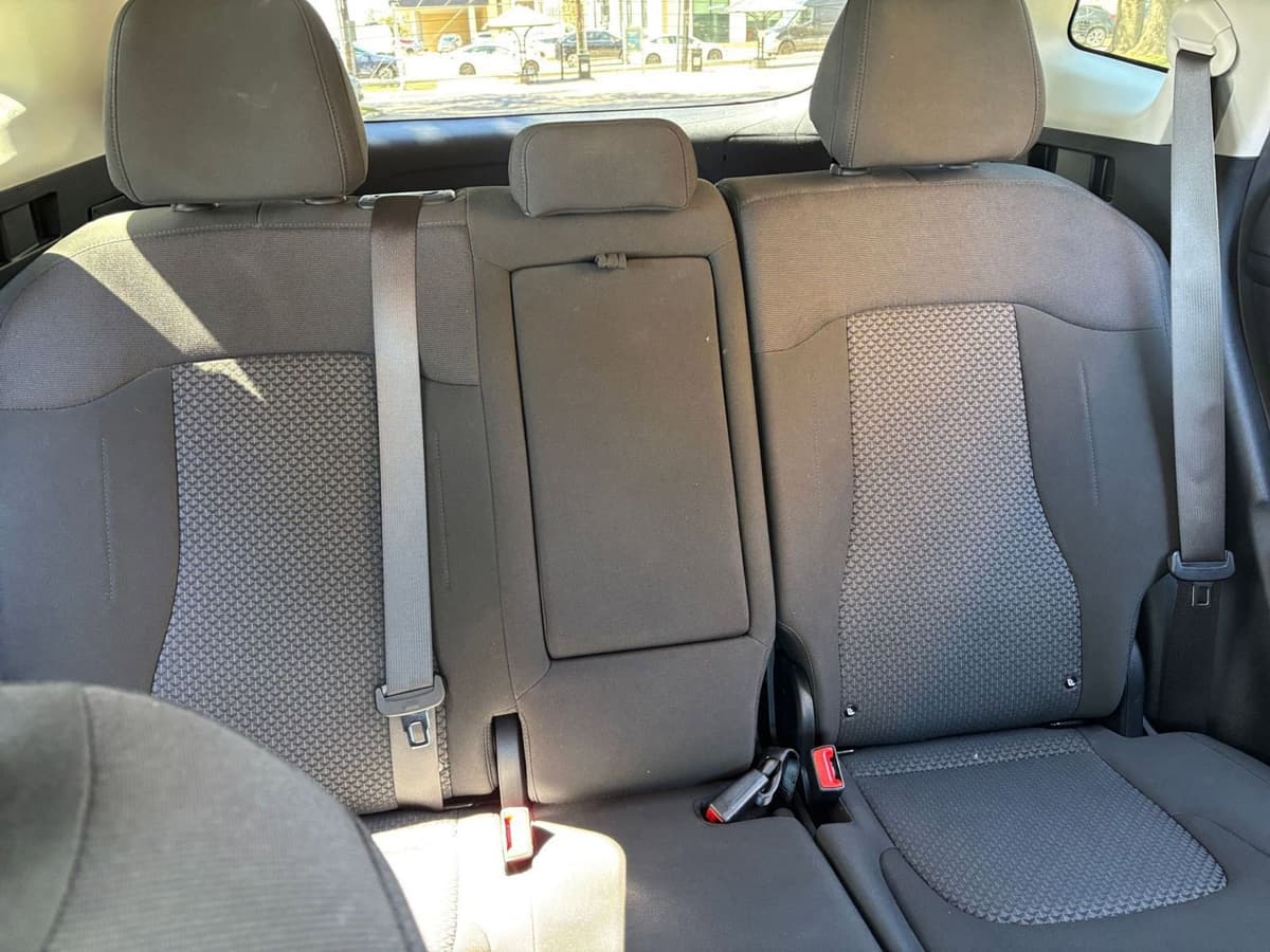 2025 Kia Sportage - Image 32