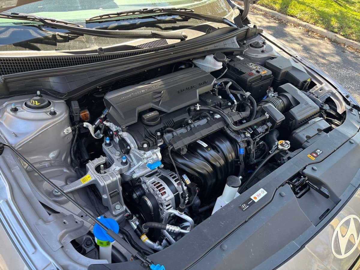 2025 Hyundai Elantra - Image 27