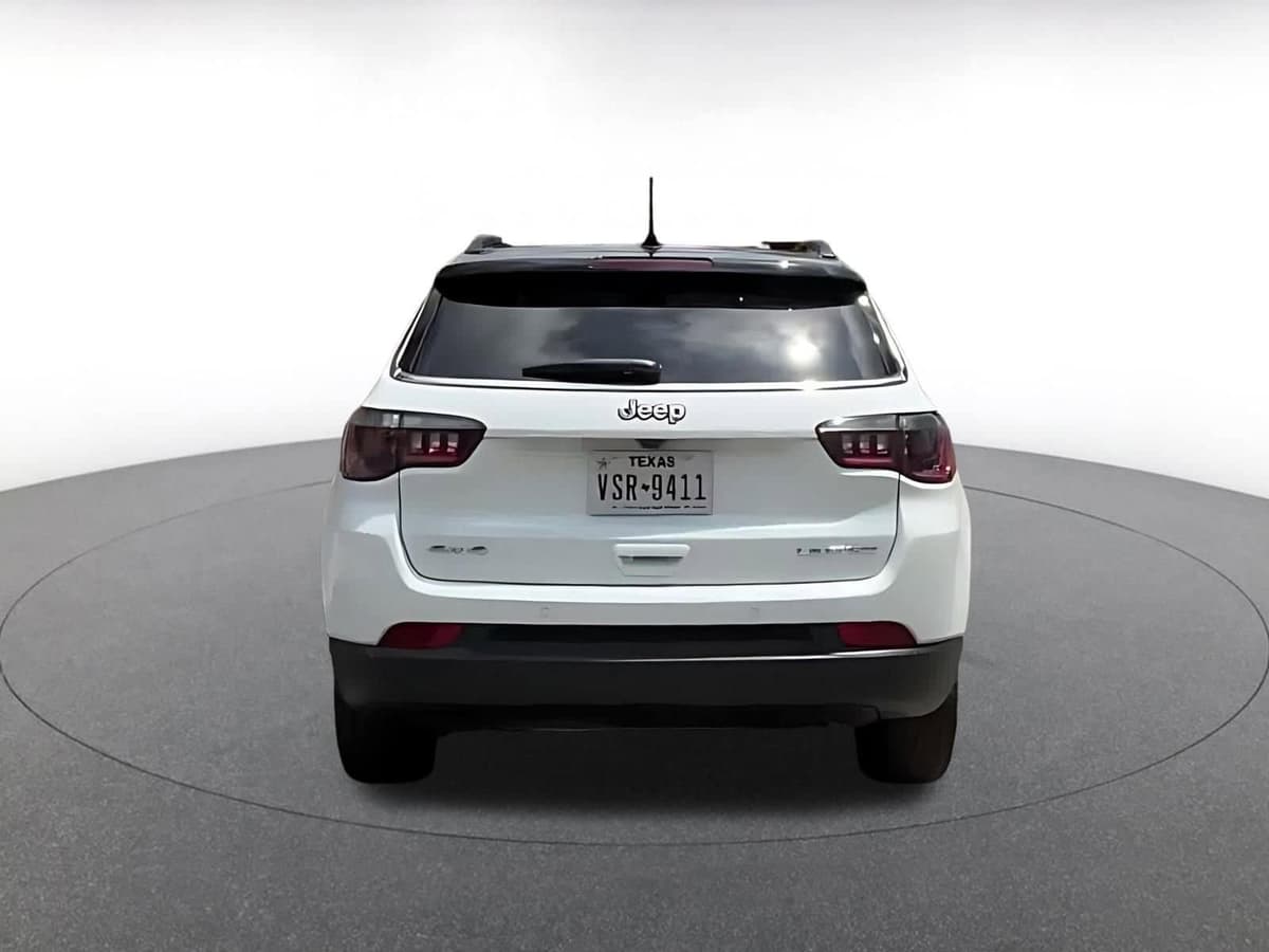 2025 Jeep Compass - Image 10