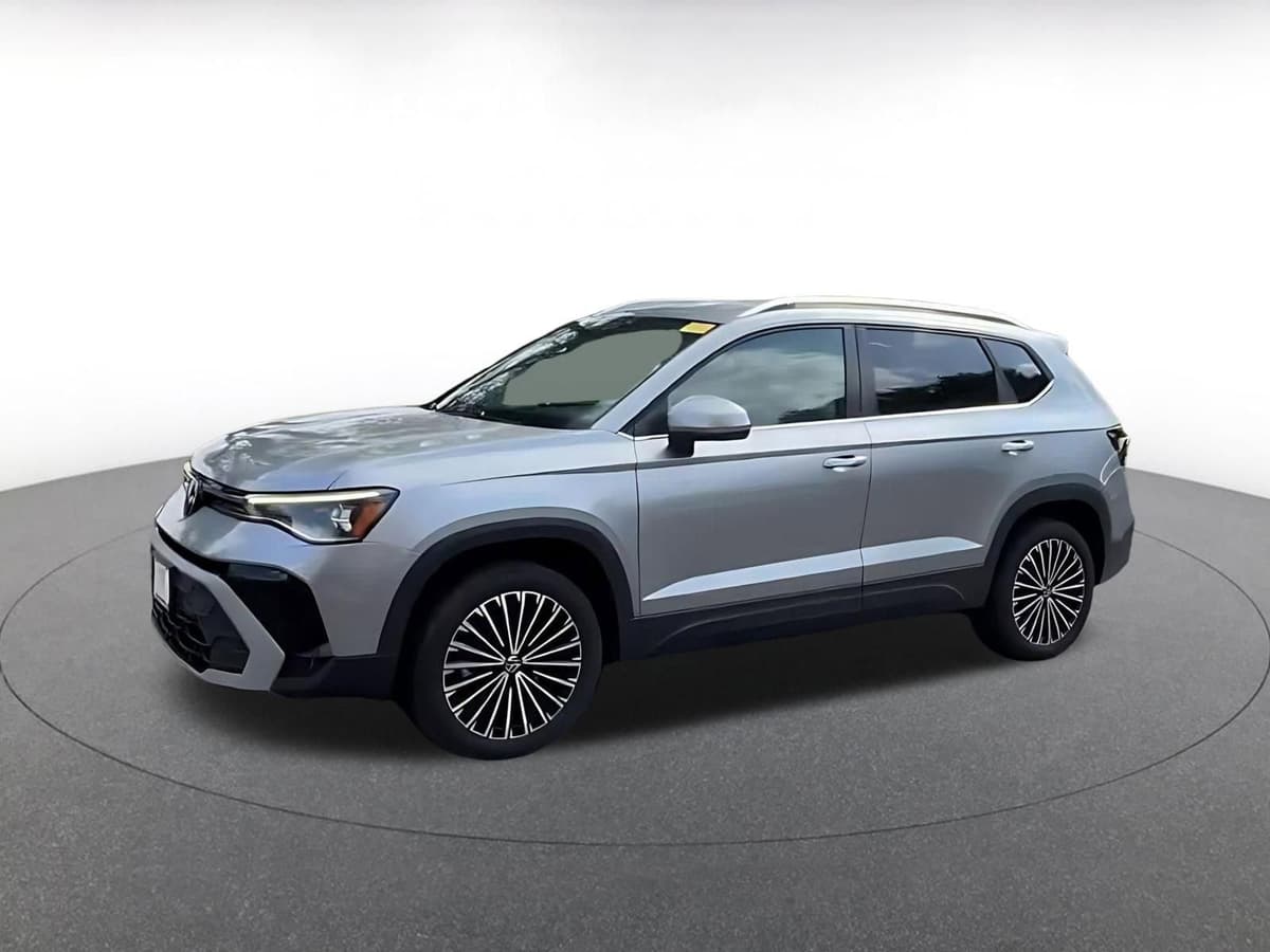 2025 Volkswagen Taos - Image 8