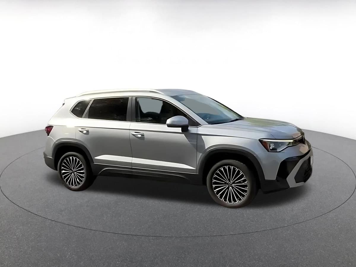 2025 Volkswagen Taos - Image 2