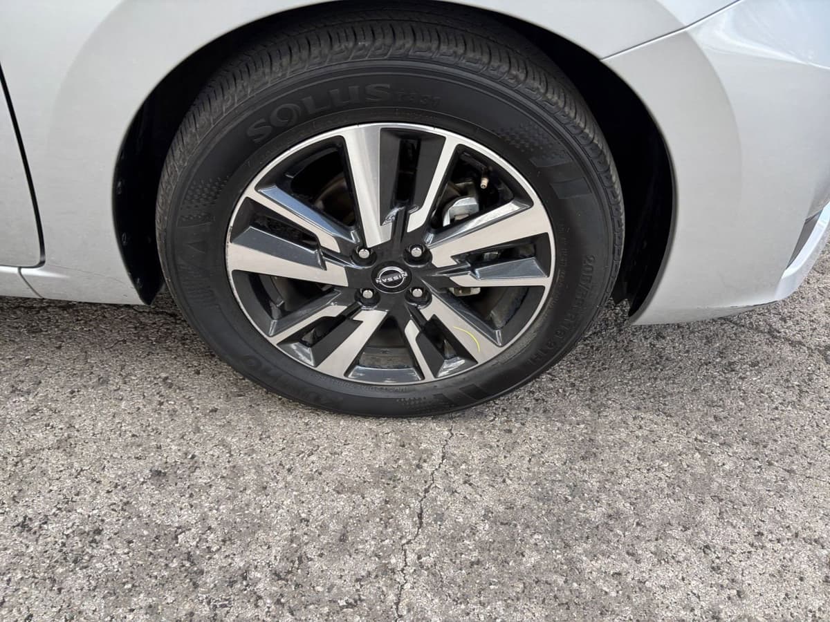 2025 Nissan Versa - Image 25