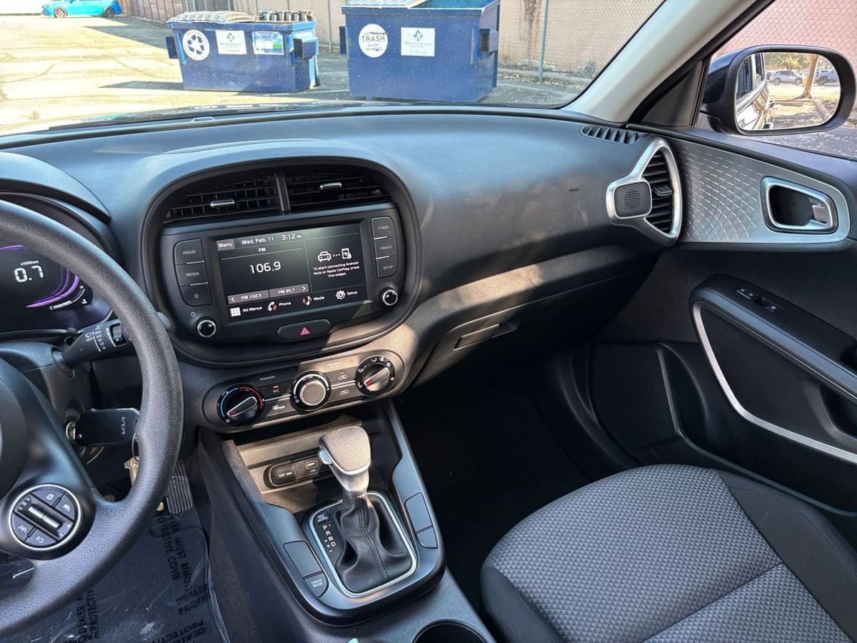 2025 Kia Soul - Image 30