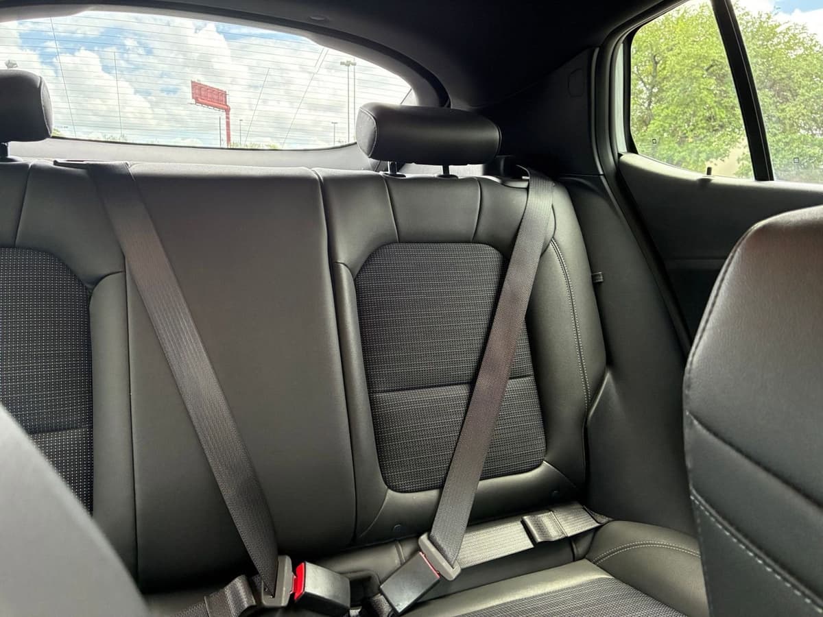 2025 Buick Envista - Image 35