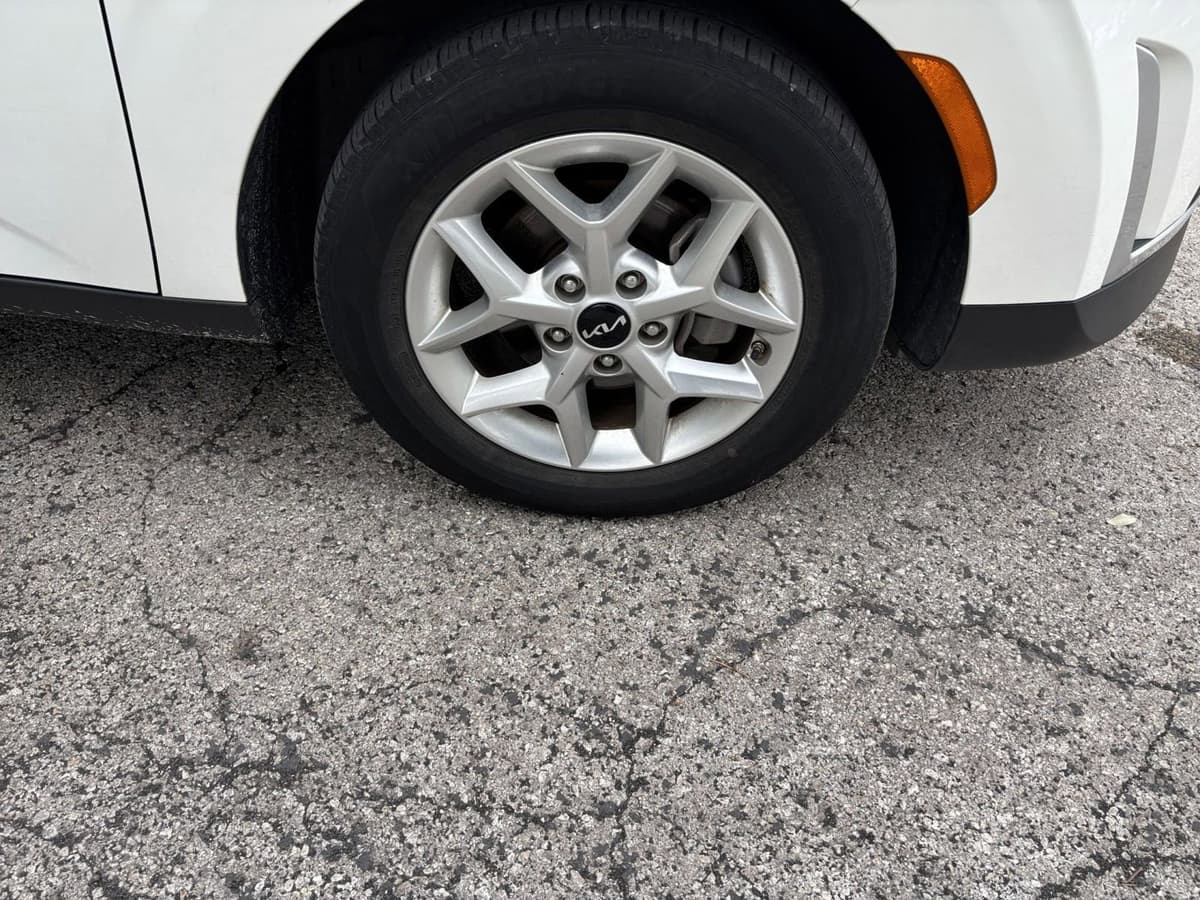 2025 Kia Soul - Image 25